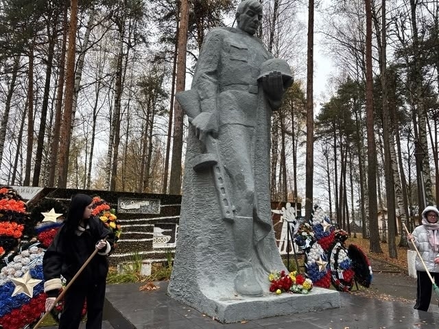 Юнармейцы и волонтеры Бабаевской школы №65 продемонстрировали высокий патриотизм и заботу о памяти наших предков.