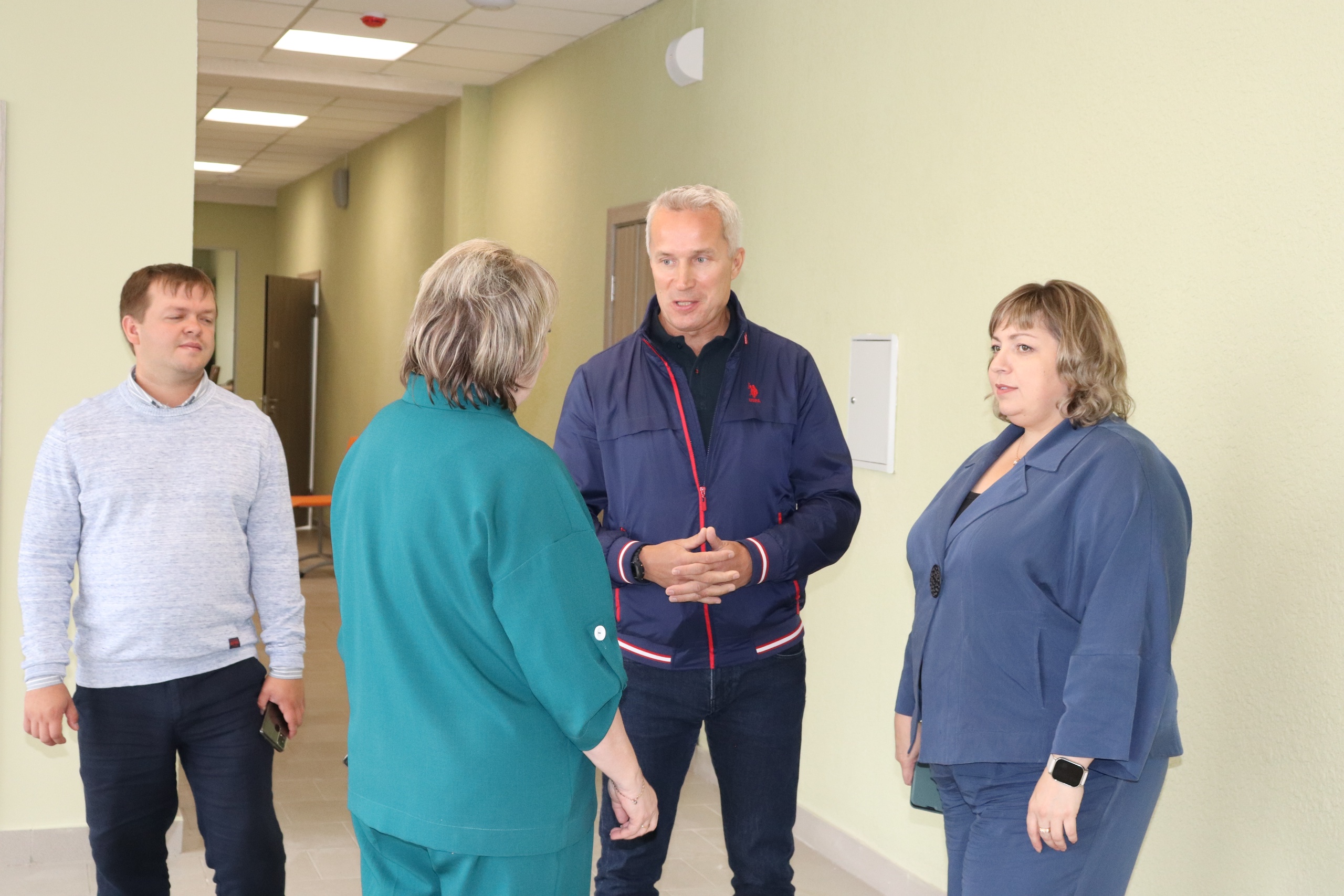 Глава Бабаевского округа Наталья Миронова cегодня вновь проинспектировала совместно с коллегами и специалистами Стройконтроля ход проведения капитального ремонта Бабаевской школы № 1..