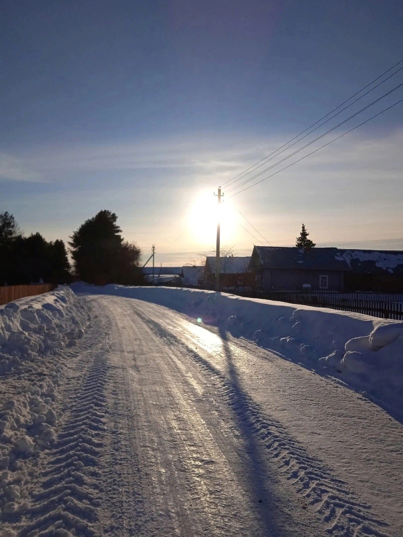 Обильные снегопады, продолжающиеся все последние мартовские дни, прибавляют коммунальным и дорожным службам работы на территории всего округа.
