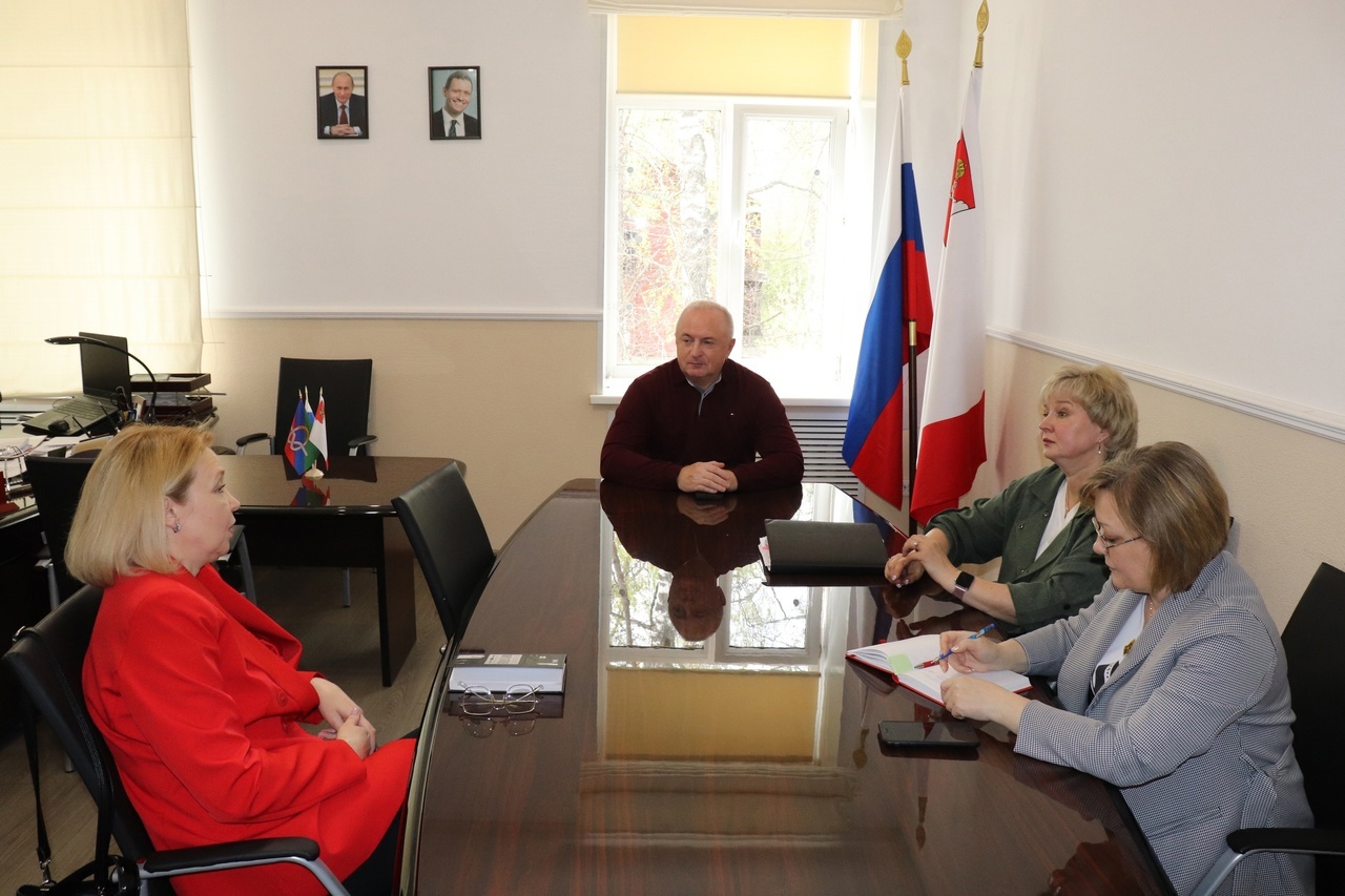 Сегодня, в рамках исполнения поручения врио губернатора области Георгия Филимонова, встретился с жительницей города Ириной Сергеевной Першуковой.