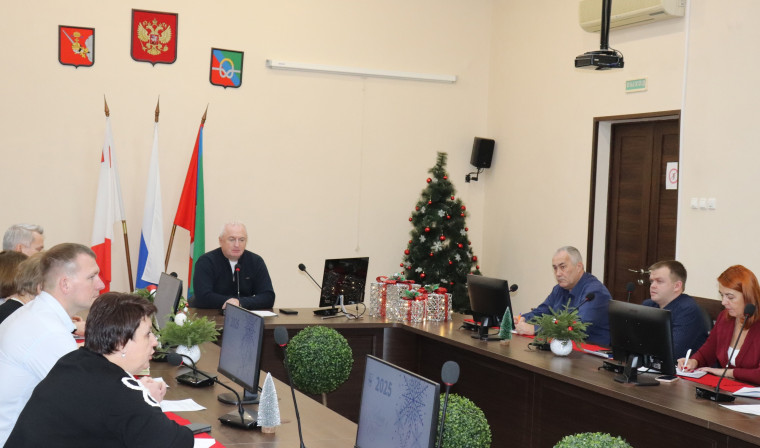 Сегодня прошло рабочее совещание с руководителями территориальных отделов, управления городского хозяйства и структурных подразделений администрации Бабаевского округа.